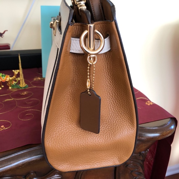 Coach Lane carryall **SOLD OUT** - Picture 7 of 8